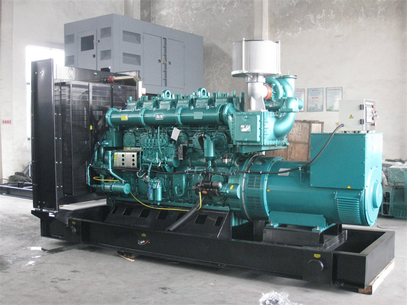 东澳镇200KW 柴油发电机的油耗是多少？